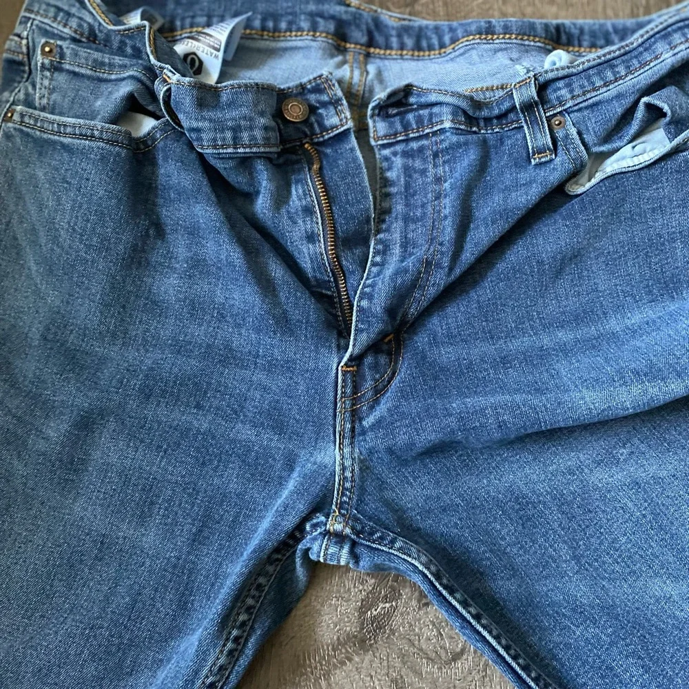 Levi’s 511 Slim, 38x32, medium dark wash